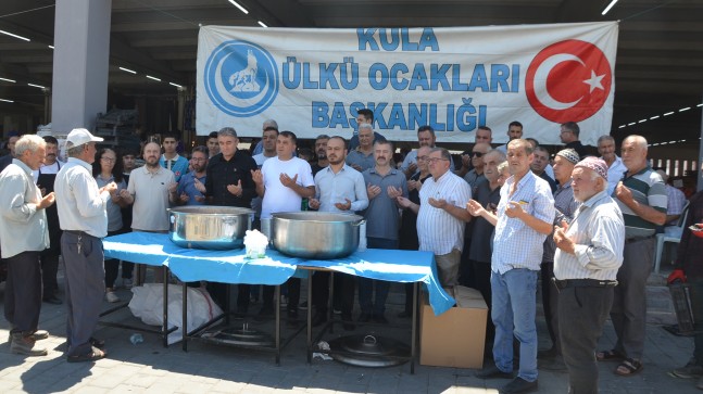 Kula’da MHP ve Ülkü Ocakları Aşure Hayrı Gerçekleştirdi