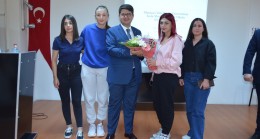 Kaymakam Özdemir CBÜ Kula Meslek Yüksek Okulunda öğrencilerle bir araya geldi