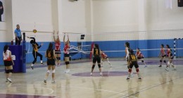 Kula Belediyesi kız voleybol takımı 3-1 yendi