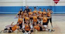 Kula Belediyesi kız voleybol takımı rakibini 3-0 yendi