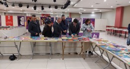 Kula Kaymakamı Özdemir 1. Kula Kitap Festivalini ziyaret etti
