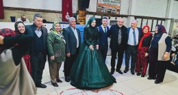 Gürhan Özcan, Turgutlu’da yoğun ilgiyle karşılaştı; Bozkurt işaretiyle oynadı