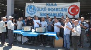 Kula’da MHP ve Ülkü Ocakları Aşure Hayrı Gerçekleştirdi