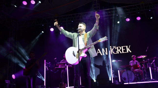 Emir Can İğrek Kula’da Hayranları İle Buluştu