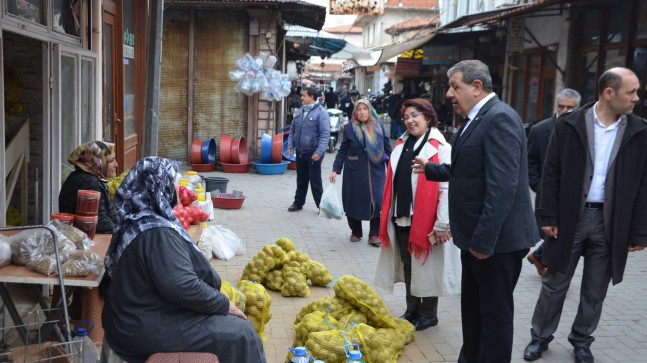 Yeniden Refah Partisi Manisa Büyükşehir Belediye Başkan Adayı Germin Kula’da Pazar Esnafını Dinledi