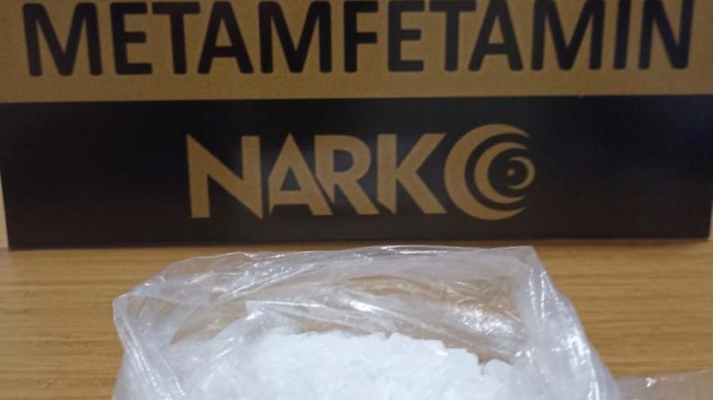 Bir Araçta Yapılan Aramada  Metamfetamin Ele Geçirildi.