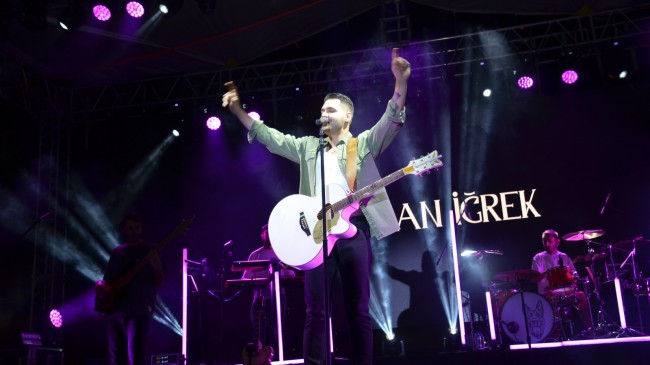 Emir Can İğrek Kula’da Hayranları İle Buluştu