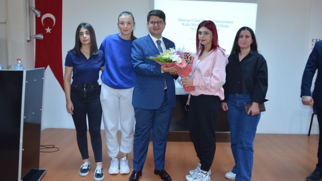 Kaymakam Özdemir CBÜ Kula Meslek Yüksek Okulunda öğrencilerle bir araya geldi