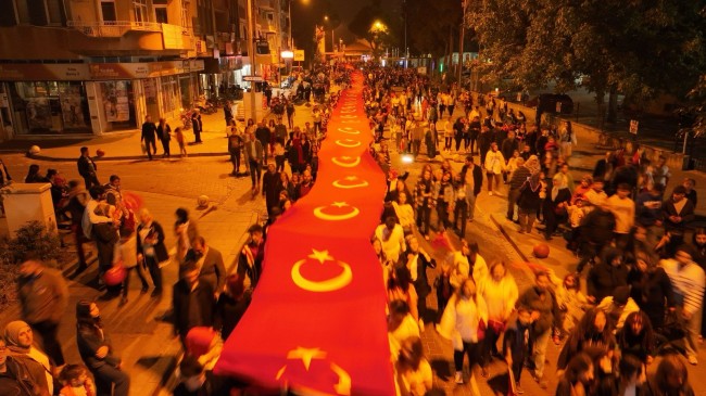 Yüzlerce Kulalı, 100. Yıl Coşkusunu Zeybek Oynayarak Kutladı
