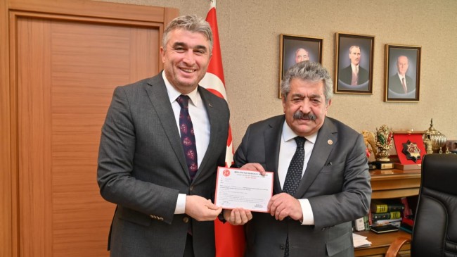 Oy Rekortmeni  Başkan Adaylık Başvurusunu Yaptı