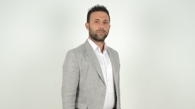 Muhtar adayı Yaşar Kula halkının yeni yılını kutladı.