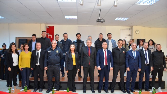 Kula Meslek Yüksekokulunda Bilgi Yarışması Düzenlendi