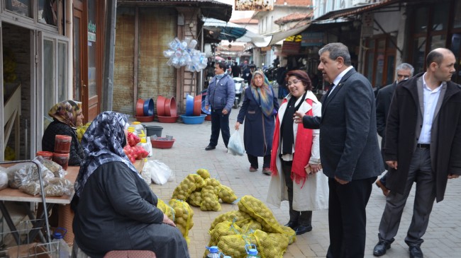 Yeniden Refah Partisi Manisa Büyükşehir Belediye Başkan Adayı Germin Kula’da Pazar Esnafını Dinledi