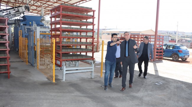 Kula Belediyesi artık kendi kilit parke taşını kendisi üretiyor
